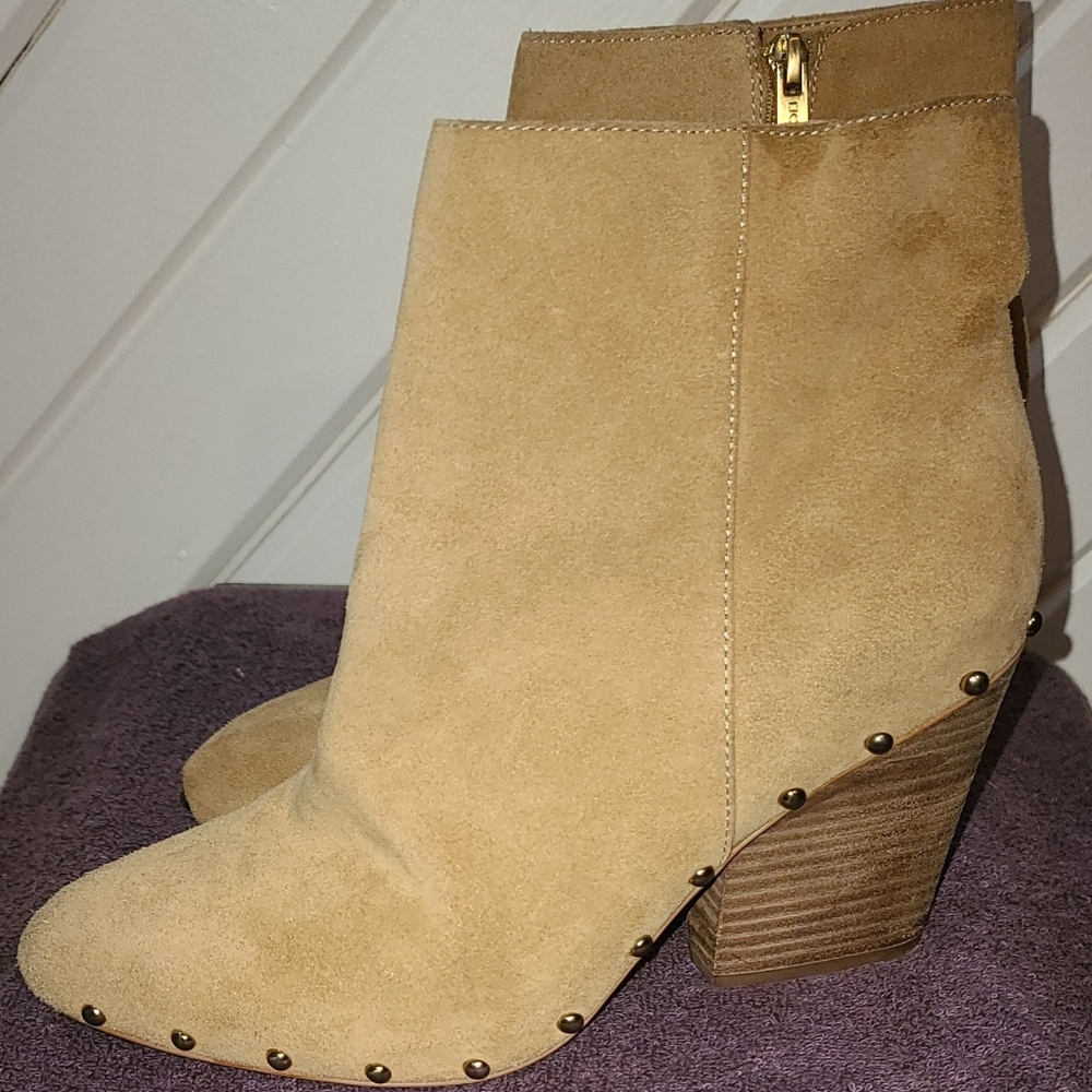 BGBG Cowboy Style Wedge Booties Sz.10 Medium Great Condition